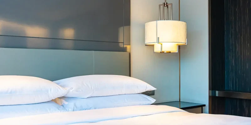 beautiful-luxury-comfortable-white-pillow-blanket-decoration-interior-bedroom_1280_853