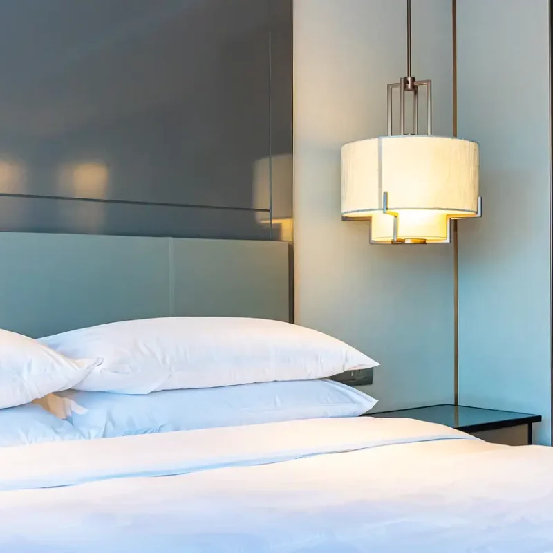 beautiful-luxury-comfortable-white-pillow-blanket-decoration-interior-bedroom_1280_853