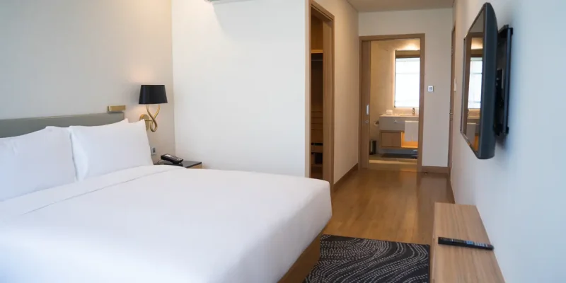 small-hotel-room-interior-with-double-bed-bathroom_1280_854